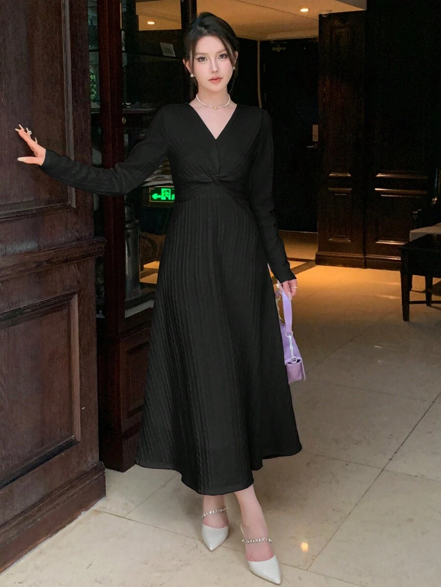 DAZY 女款長袖褶皺下擺扭結腰部緊身連身裙 - 黑色 - 查看 1