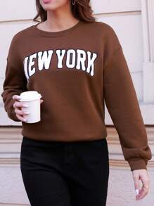 SHEIN Frenchy 女性加大尺碼下垂肩套頭衫,搭配字母刺繡及毛巾袖 - 棕色 - 查看 3