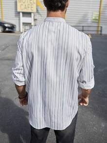 SHEIN Manfinity Homme 男士條紋鈕扣裝飾長袖襯衫 - 灰色 - 查看 2
