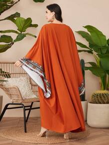 Al Najma 大尺碼女款幾何印花蝙蝠袖連身裙 - 彩色 - 查看 2