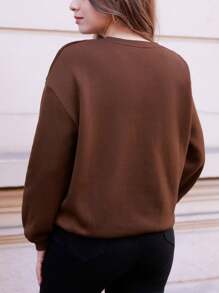 SHEIN Frenchy 女性加大尺碼下垂肩套頭衫,搭配字母刺繡及毛巾袖 - 棕色 - 查看 5