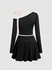 SHEIN MOD Bộ áo dài tay cổ bất đối xứng và chân váy xếp ly cho nữ - màu đen - Xem 2