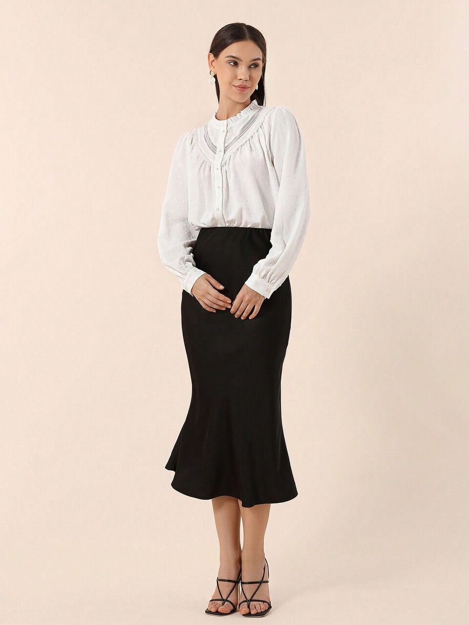 Women'S Shirt With Peter Pan Collar And Button Front