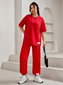 SHEIN PETITE 印花口號圓領t恤和貨物褲兩件套裝 - 紅色 - 查看 7