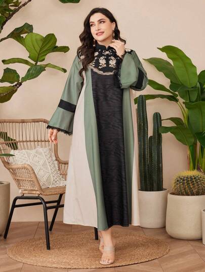 Al Najma 大尺寸花卉印花蕾絲鑲邊袖口波浪袖連衣裙