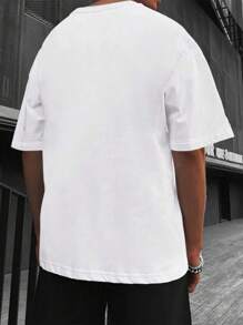 Manfinity LEGND 男士加大圓領t恤,印有口號和十字印花 - 白色 - 查看 2