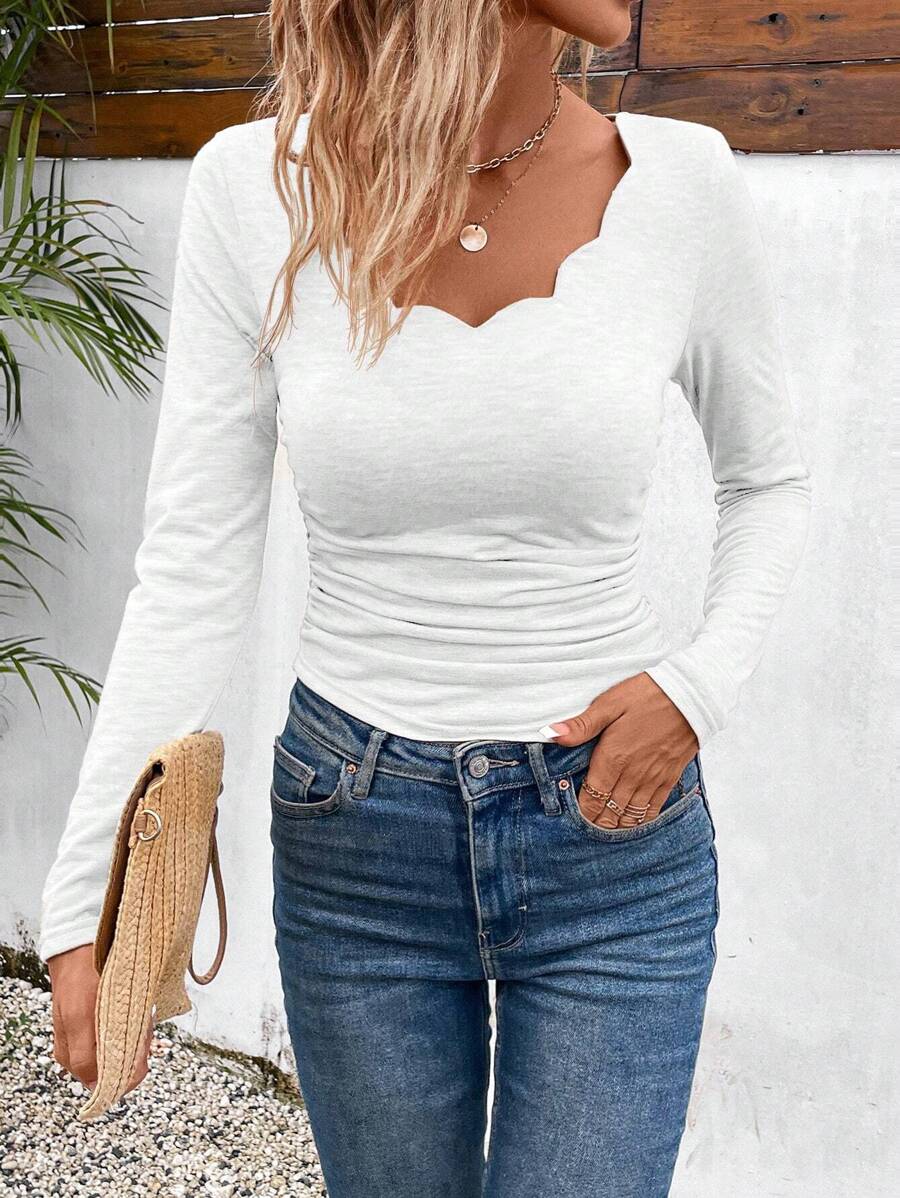 SHEIN Frenchy 長袖 T 卹抽褶軟殼布料下擺細節 - 白色 - 查看 1