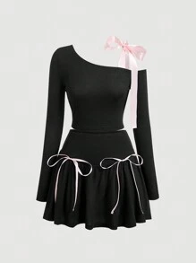 SHEIN MOD Bộ áo dài tay cổ bất đối xứng và chân váy xếp ly cho nữ - màu đen - Xem 1