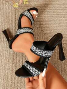 女士時尚高跟涼鞋,黑白編織面料,雙帶和腳趾帶設計,圓頭,細高跟,極簡風拖鞋 - 黑與白 - 查看 1