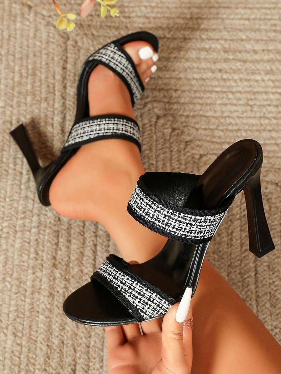 女士時尚高跟涼鞋,黑白編織面料,雙帶和腳趾帶設計,圓頭,細高跟,極簡風拖鞋 - 黑與白 - 查看 1