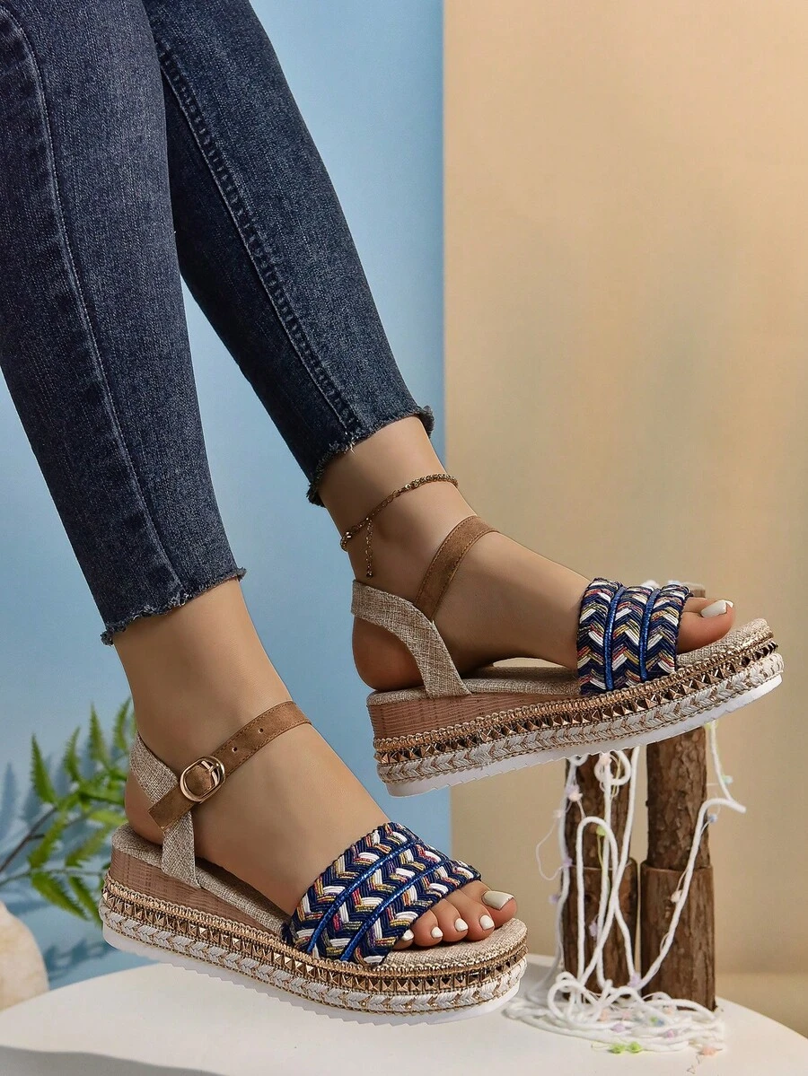 Của phụ nữ Kích thước lớn Phong cách Bohemian Dệt Rơm rạ Dây thừng Dép xăng đan Với Kim loại Đồ trang trí , Chóp giầy mở ra , Khóa dây đeo , Và Giải trí , Hoàn hảo Đối với Ngày lễ Và Các bữa tiệc , Nêm Gót chân , Dày Đế - Nhiều màu - Xem 1