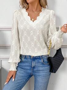 SHEIN Frenchy 女士顆粒面料v領貝殼邊空心刺繡袖口捲邊鈕扣泡泡袖羽絨襯衫 - 杏色 - 查看 6