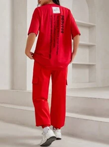 SHEIN PETITE 印花口號圓領t恤和貨物褲兩件套裝 - 紅色 - 查看 2