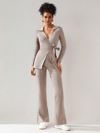 Amiko Conjunto de dos piezas de mujer, con chaqueta de punto con lazo lateral y pantalones, diseñado para vacaciones, fiestas y festivales. Set de ropa de punto complementaria para mujer.