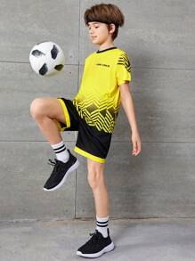 SHEIN Tween 男孩寬鬆幾何字母印花休閒圓領 T 恤和短褲運動套裝 - 綠色 - 查看 6