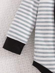 SHEIN 新生男婴可爱动物印花条纹长袖连体衣配背带裤套装 - 黑與白 - 查看 6