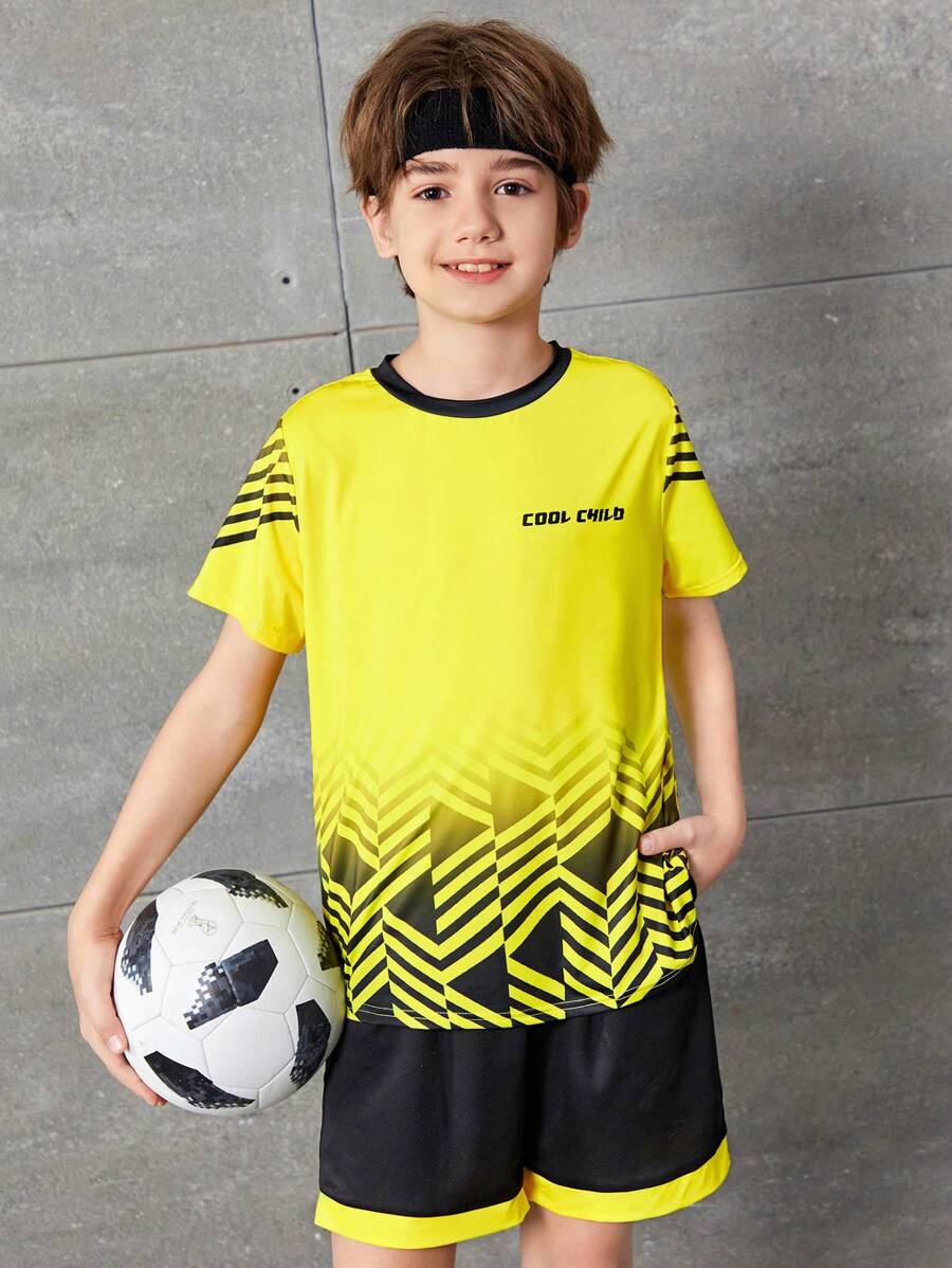 SHEIN Tween 男孩寬鬆幾何字母印花休閒圓領 T 恤和短褲運動套裝 - 綠色 - 查看 1