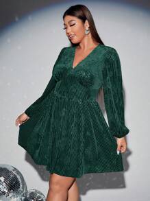 SHEIN Privé 大尺碼女款 V 領燈籠袖連身裙 - 墨綠色 - 查看 5