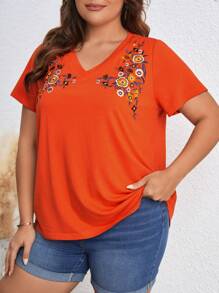 SHEIN LUNE Plus Size Floral Embroidery T-Shirt