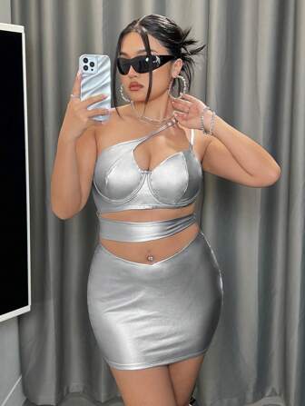 SHEIN ICON Haut Caraco Métallique À Décolleté Asymétrique De Grande Taille Avec Jupe À Taille En V 2 Pièces/ensemble