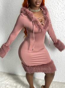 Slaydiva 毛皮拼接交叉肩帶修身連衣裙 - 藕粉色 - 查看 4