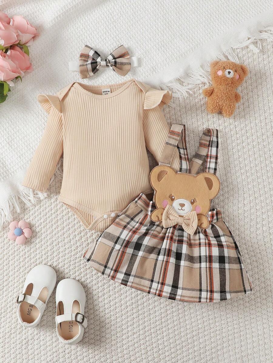 SHEIN Vintaside Kids 女婴圆领长袖连体衣,饰有荷叶边,搭配格子吊带裙和可爱小熊贴花,附赠发带,圣诞节礼物 - 杏色 - 查看 1