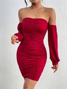 SHEIN Privé فستان نسائي طويل بأكمام طويلة والكتفين مكشوفين ويحتوي على تجعيد - الأحمر - مشاهدة 1