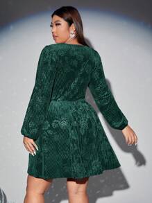 SHEIN Privé 大尺碼女款 V 領燈籠袖連身裙 - 墨綠色 - 查看 2