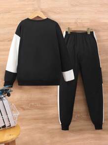 SHEIN 2入組青少年男孩休閒拼接字母印花圓領運動衫和運動長褲 - 黑與白 - 查看 2