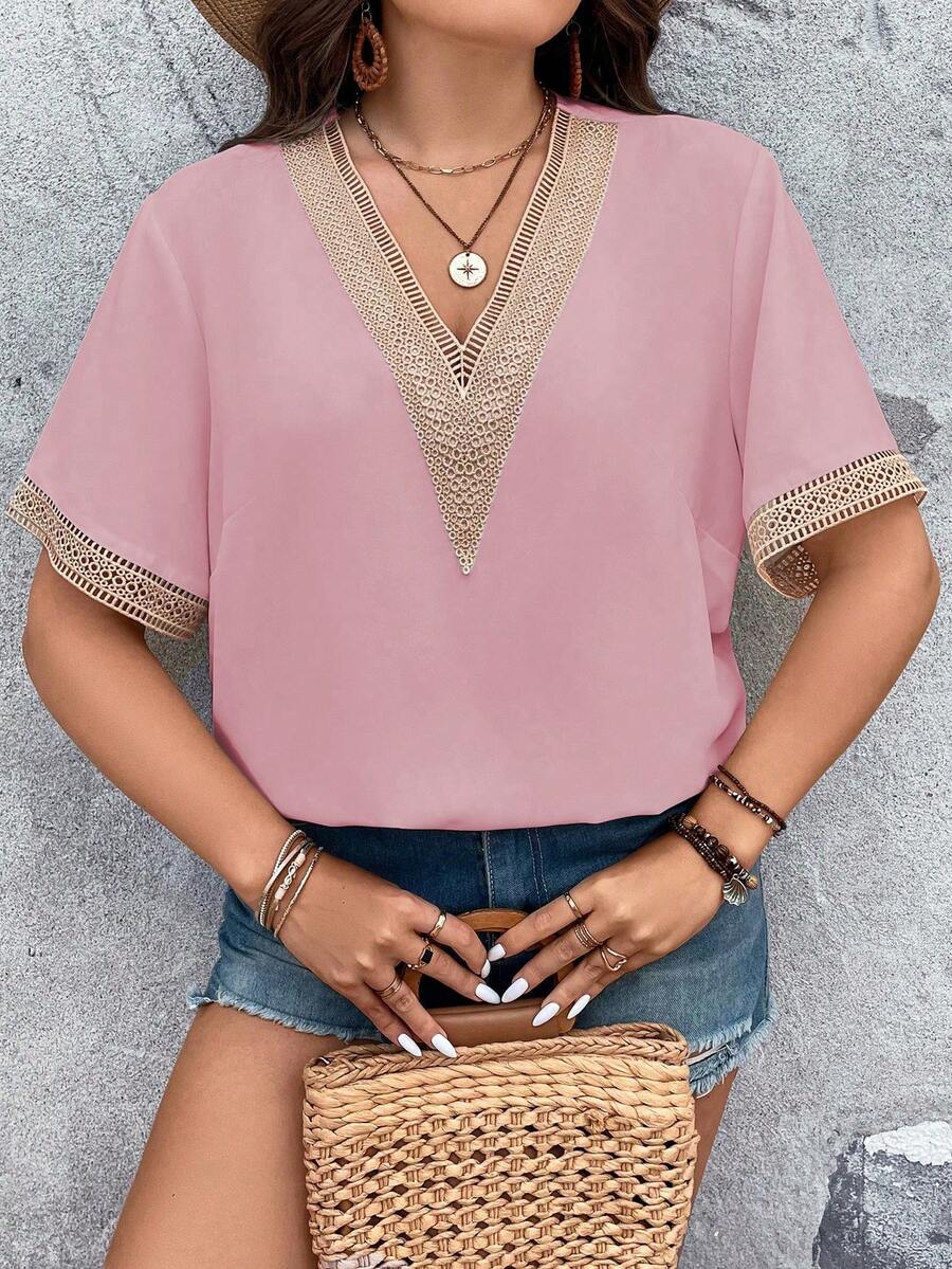 SHEIN Holidaya Blusa Bordada De Talla Grande Con Aplique En Escote En V - Rosa - Ver 1
