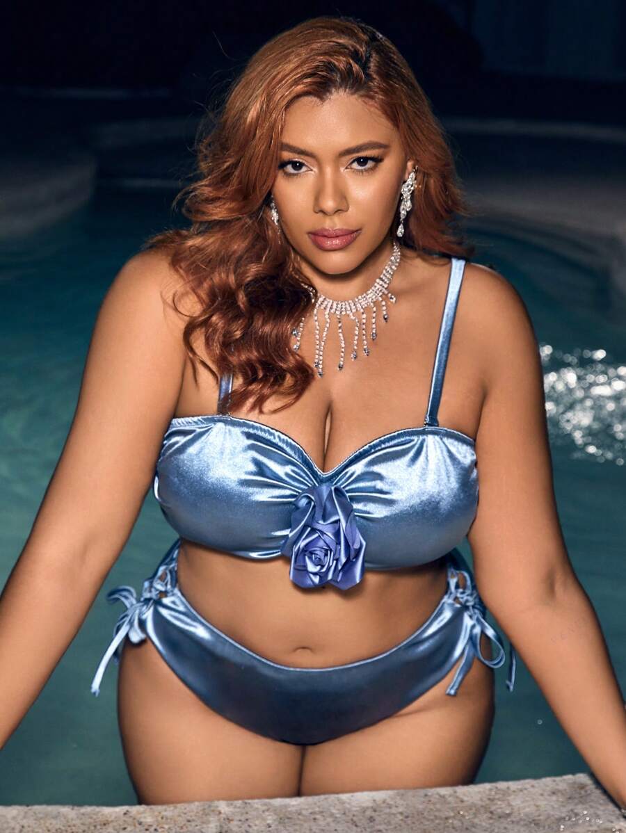 SHEIN Swim Curve Top de bikini fruncido con flor 3D talla plus para verano - Azul Marino - Ver 1