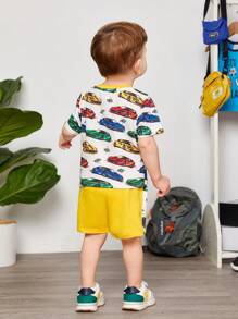 SHEIN Baby Boy Cartoon Car Pattern Round Neck Short-Sleeved Pullover Top And Shorts Two-Piece Set