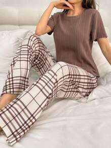 SHEIN 色塊上衣與格紋褲子的睡衣組合套裝 - 卡其色 - 查看 1