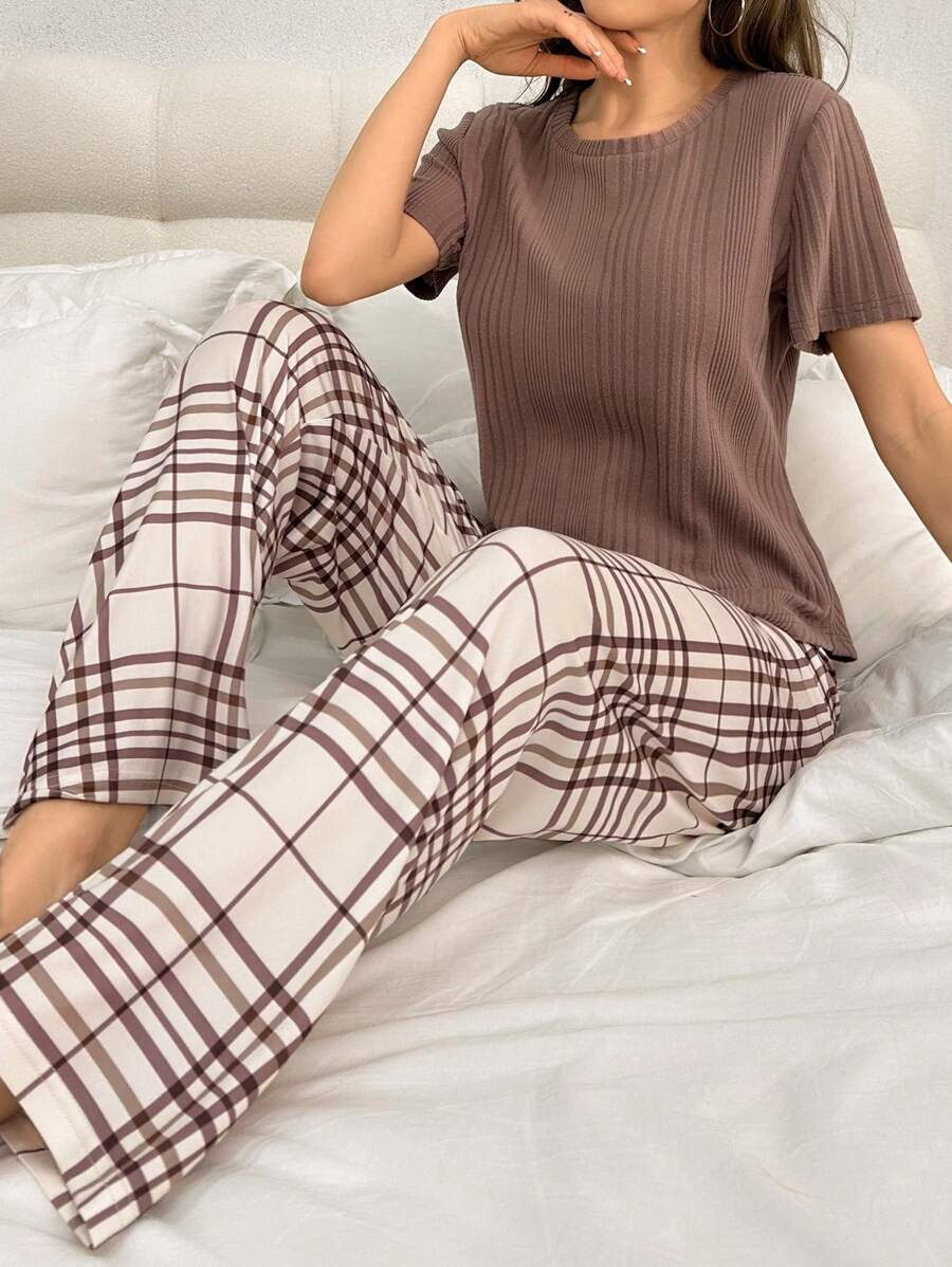 SHEIN 色塊上衣與格紋褲子的睡衣組合套裝 - 卡其色 - 查看 1