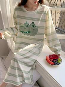 DAZY Vestido De Vestir En Casa De Rayas Bordadas Con Dibujos Animados - Verde - Ver 4