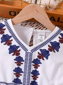 SHEIN Young Girl Casual Floral Print V-Neck Bell Sleeve Dress