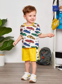 SHEIN Baby Boy Cartoon Car Pattern Round Neck Short-Sleeved Pullover Top And Shorts Two-Piece Set