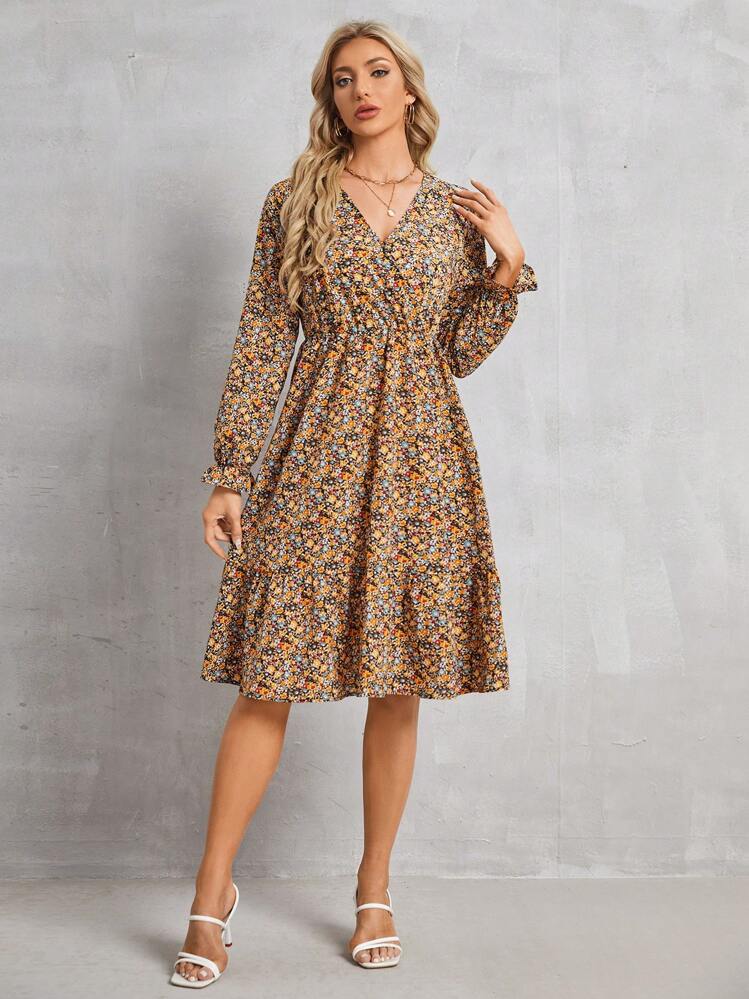 SHEIN Frenchy Vestido Con Mangas De Campana Y Estampado Floral - Amarillo - Ver 6