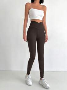 RueChic Leggings unicolor cortado en V cintura tejido de canalé - Marrón Chocolate - Ver 4