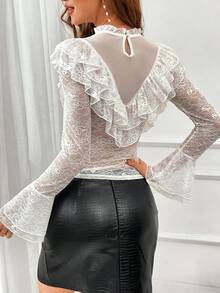 SHEIN Privé 情人節約會優雅蕾絲女士上衣,帶有荷葉邊和飄逸袖口 - 白色 - 查看 2