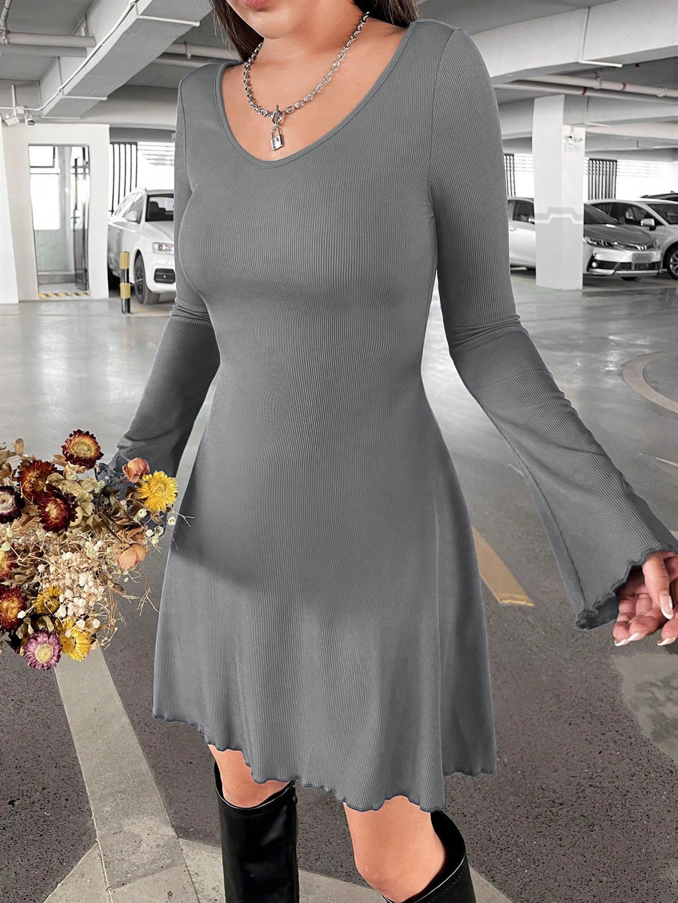 SHEIN LUNE Solid Color Ribbed Knit Bell Sleeve Dress sz2312049857822313