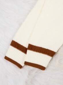 SHEIN 小女孩對比邊織開衫,搭配純色毛衣和褲子套裝,冬季款式 - 卡其色 - 查看 3