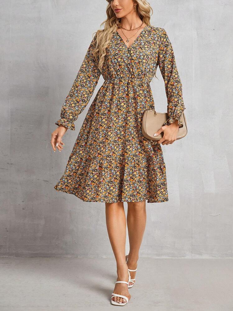 SHEIN Frenchy Vestido Con Mangas De Campana Y Estampado Floral - Amarillo - Ver 1