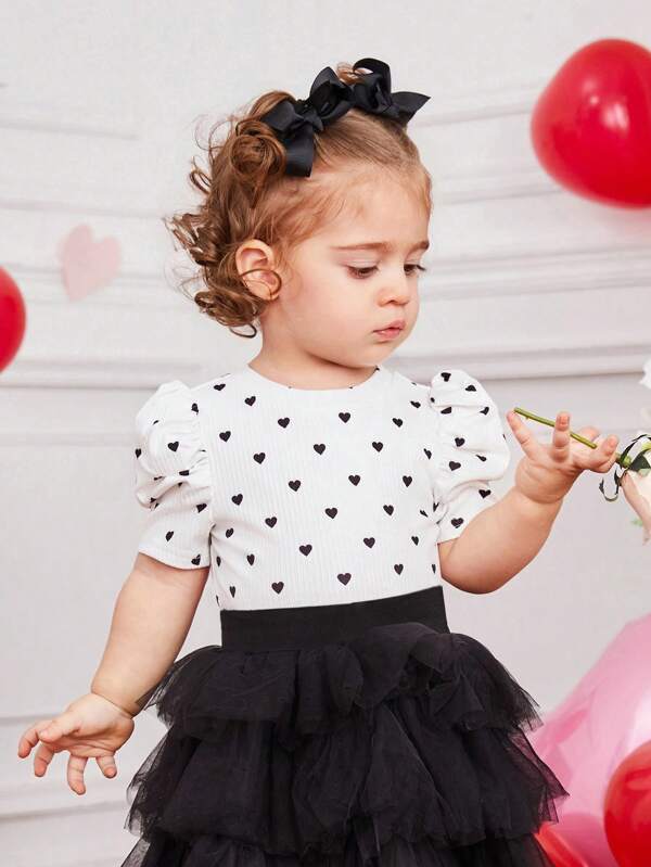 SHEIN Fern Glow  Baby Girls' Casual Heart Print Bubble Short-Sleeved Round Neck Top