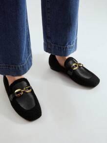 MOTF PREMIUM CHAIN DECOR WOMEN'S FLAT HEEL SHOES WITH FURRY DECORATION - Black - View 10
