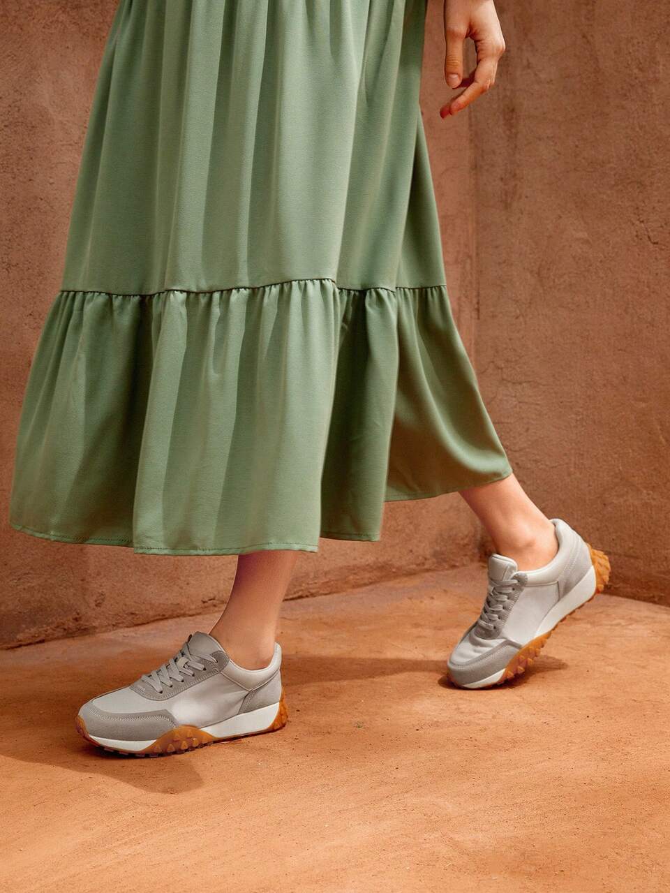Women's Fashionable Athletic Style Colorblock Outdoor Lace-up Sneakers
