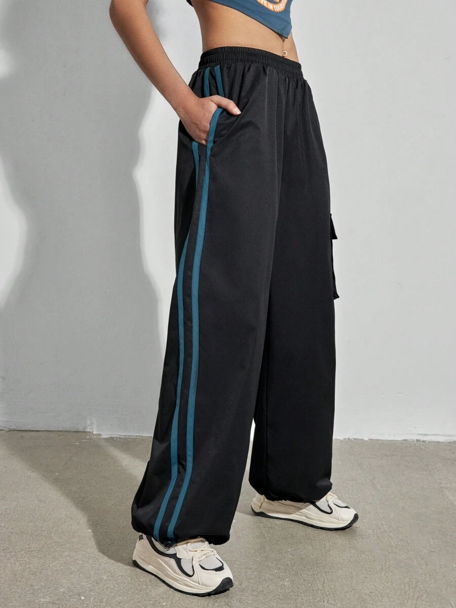 Forever 21 Women's Casual Streetwear Baggy Straight Trousers, Sporty Cargo Pants - Black - View 1