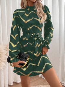 SHEIN Clasi 女款燙金人字紋斜紋印花束帶連身裙 - 墨綠色 - 查看 1