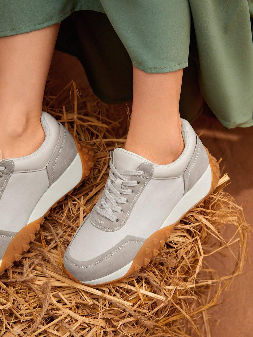 Women's Fashionable Athletic Style Colorblock Outdoor Lace-up Sneakers
