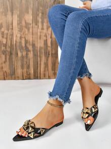 女士时尚黑色尖头平底凉鞋，大码，铆钉细节和绑带，适合沙滩装，进口 - 黑色 - 查看 4